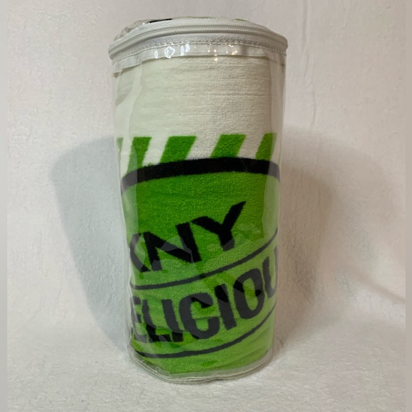 DKNY Be Delicious Green Apple and White Limited Edition Towel - Picture 4 of 7